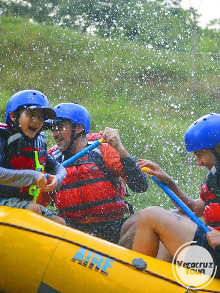 Rápidos En El Río Filobobos Veracruz