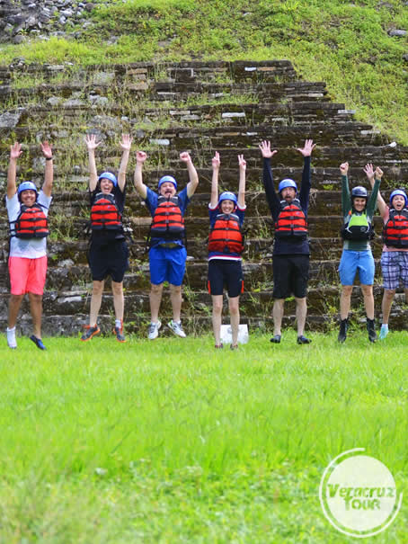 Viajeros de aventura en el río Filobobos Veracruz