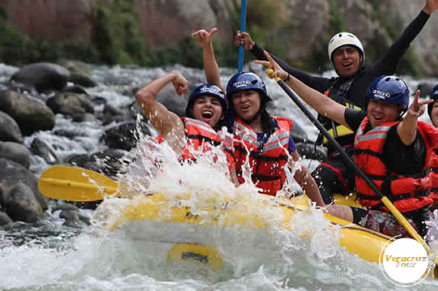 Aventura En Los Rápidos Río Pescados En Jalcomulco, Veracruz