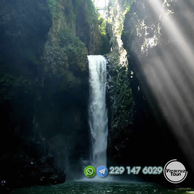 Aventura y visita a la Cascada El Encanto en el río Filobobos Tlapacoyan, Veracruz